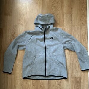 Men’s Nike Tech Jacket zip size L